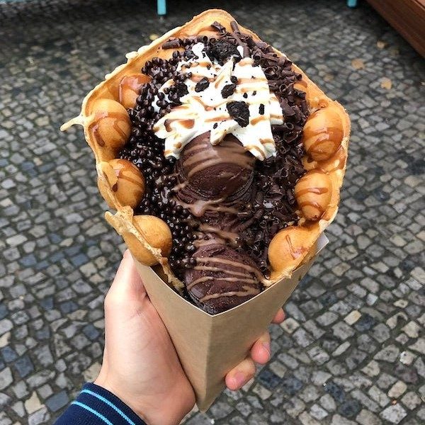 Bubble Waffle mit Willy Wonka Schokoladeneis